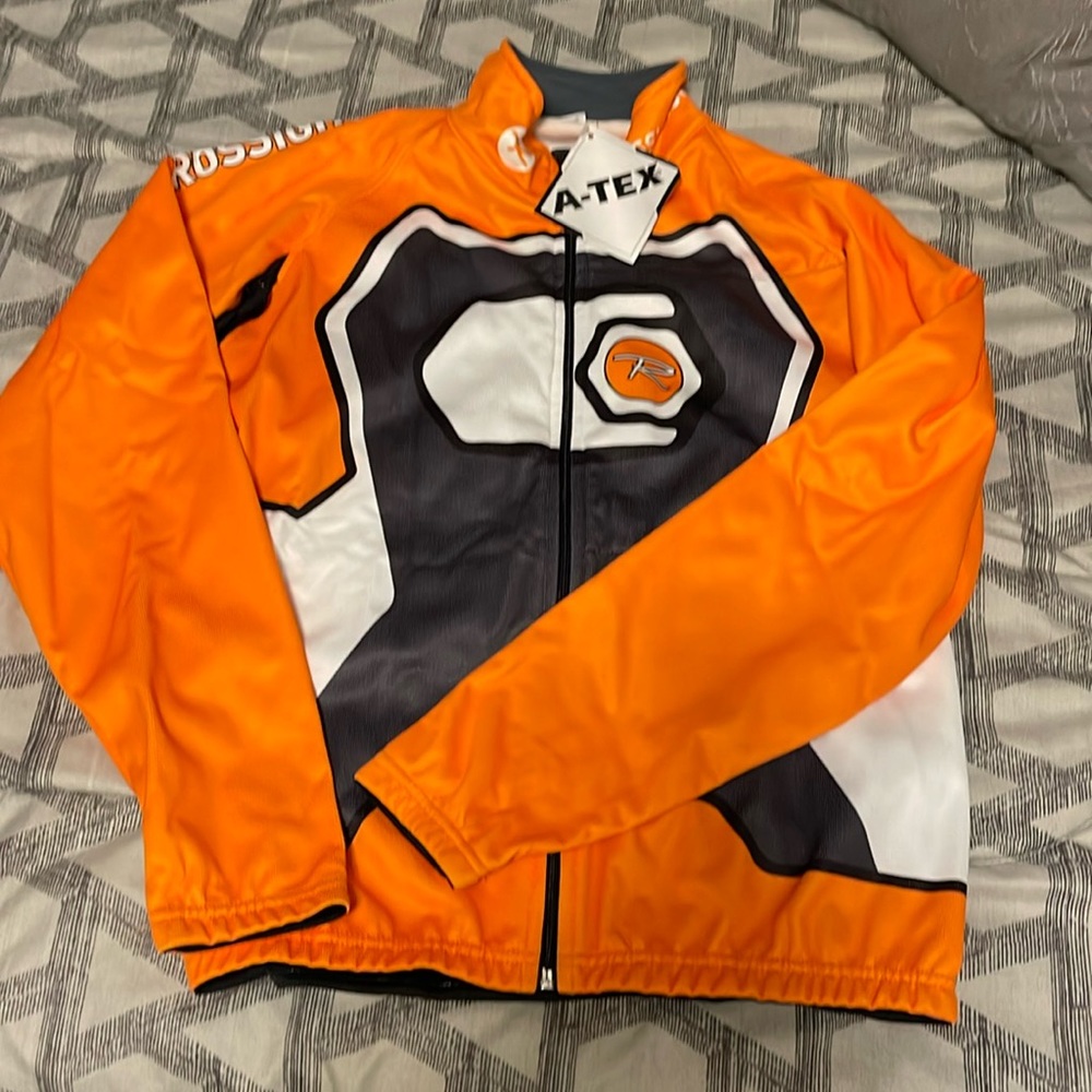Made in Italy 100% polyester cross country jacket.